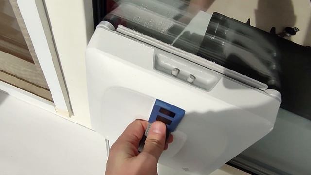 ВЗЯЛ СЕБЕ РОБОТ МОЙЩИК ОКОН, ТЕПЕРЬ ОТДЫХАЮ смотреть онлайн