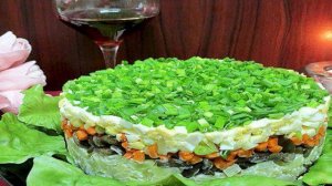 Салат с маринованными опятами