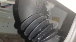 Стиральная машина LG при наполнении воды течет с право?