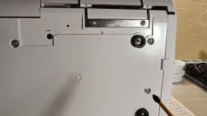 Как снять нижнию крышку коверлока Janome 1200D Professional для с?