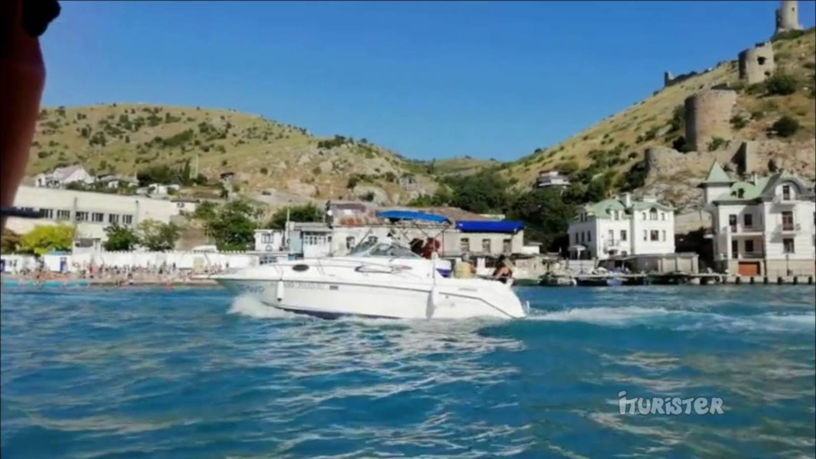 Выход из Балаклавской бухты в открытое море  Крым, Севастополь, Балаклава