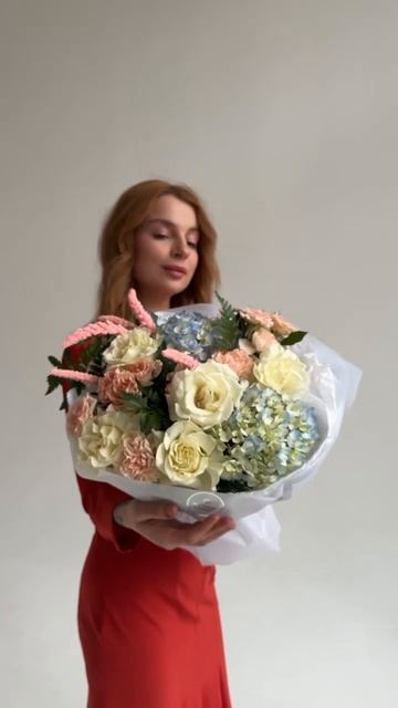 Букет с гортензиями "COTON BLUE" смотреть онлайн