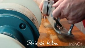 Вышлифовка  парикмахерских ножниц ,на приспособлении