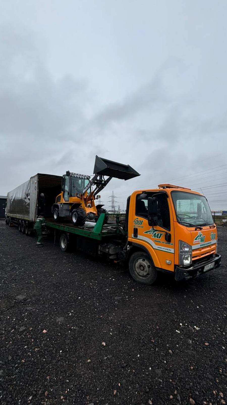 Мини погрузчик удобно перевозить #спецтехника #automobile #excavator #купитьтехнику #деталь #everun