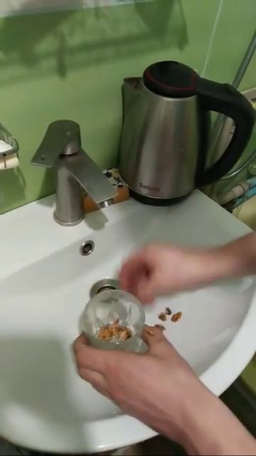 Вода з чайника та вода з крана, реакція на горіхи смотреть онлайн