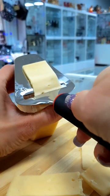 Слайсер - лопатка для сыра Attribute. смотреть онлайн