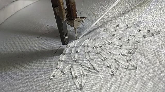 Машинная вышивка в прикреп на бытовой швейной машине.