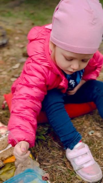 Дочка голодная, хочет есть шашлык #семейныйканал #дочк смотреть онлайн