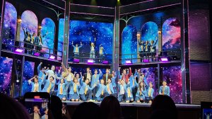 Мюзикл "Одержимые мечтой" (Dream high) 드림 하이. Сеул. Южная Корея.
(отрывок из концовки)