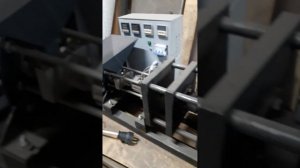 Горизонтальный шнековый термопласт -экструдер с ручн?