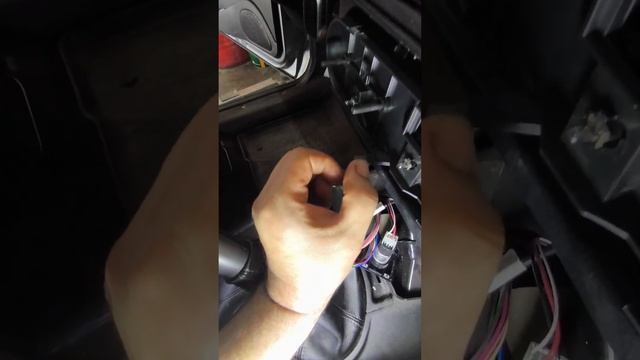 Niva-Chevrolet - ремонт тросика заслонки рециркуляц воздуха смотреть онлайн