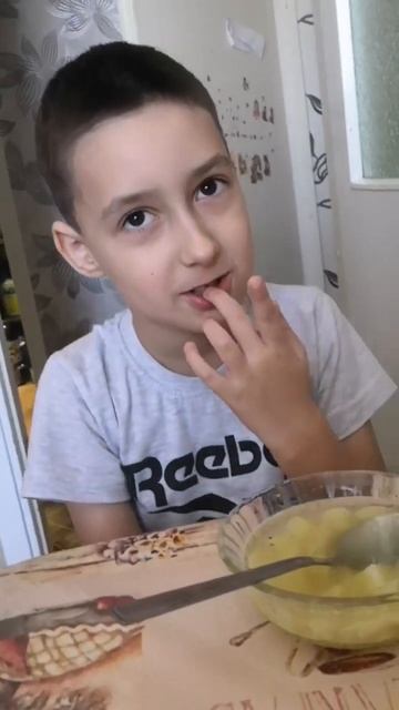 мой сын Савелий есть суп смотреть онлайн