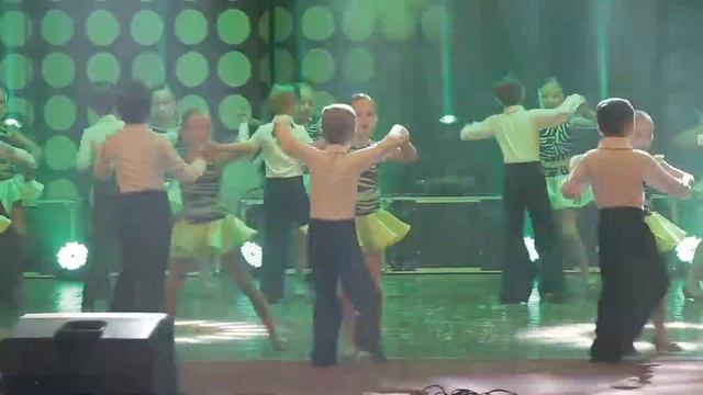 Танец "Важный звонок" ТСК"Dance Way" город Ишимбай. смотреть онлайн