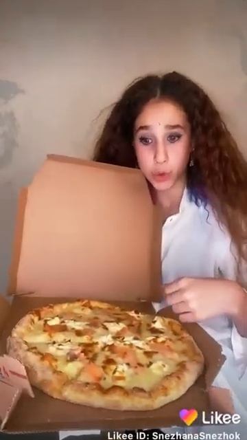 ЗНАЕТЕ ПОЧЕМУ Я ЛЮБЛЮ ПИЦЦУ?#lifestyle #shorts #video #shortsvideo смотреть онлайн