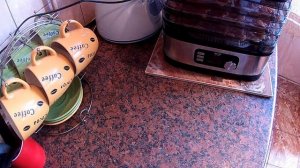 ДЖЕРКИ ИЗ СВИНИНЫ В СУШИЛКЕ ДЛЯ ОВОЩЕЙ