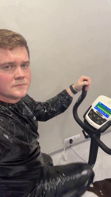 Снижаю вес. Опробовал костюм-сауну, 60 минут крутил пед? смотреть онлайн