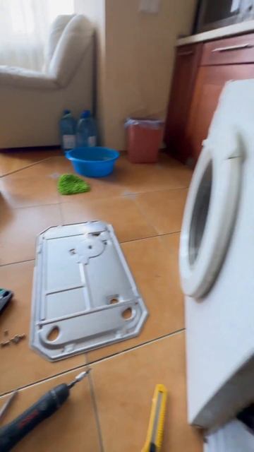 Ремонт стиральных машин Siemens , не сливает не крутит , ча смотреть онлайн