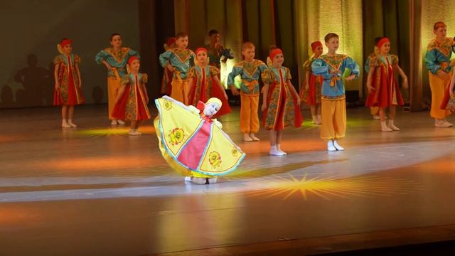 Ансамбль "Кедровые орешки". Красноярск. Ясно солнышко. смотреть онлайн