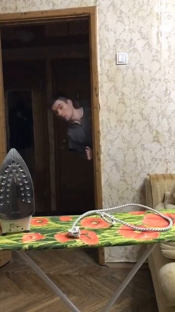 Когда проверяешь утюг, перед выходом из дома. #топ #юмо? смотреть онлайн
