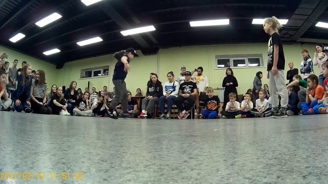 14 Hip-Hop 6-10 лет Бутина Эвелина vs Кулешкова Соня Jokers