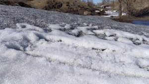 Радиоуправляемая машинка RUSH CONTROL. Старт по снегу. Замедленная съемка.