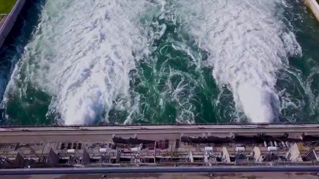 Сброс на Иркутской плотине ГЭС смотреть онлайн