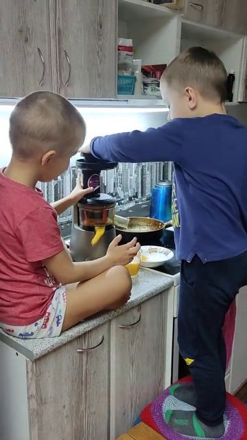 Апельсиновый сок от Саши и Никиты смотреть онлайн