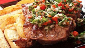 Стейк под соусом чимичури