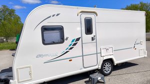 Караван-турист Bailey Olympus c Alu Tech Body Shell 2011 года на 4 места с французской кроватью