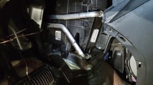 Как заменить радиатор печи без снятия торпеды. Варвар?