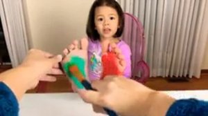 Щекотка краской кисточкой