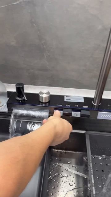 Многофункциональная мойка в кухне #домохозяйка #кухня смотреть онлайн