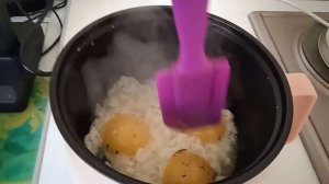 Готовим яичницу в мини-кастрюле Hotter. А что, так можно б?