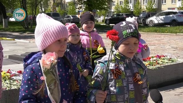 Возложения к братским захоронениям