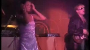 Исполняем "ДЕВЧОНКА В 17 ЛЕТ"! Клуб до отказа, дым выедает глаза! Но публика в восторге!