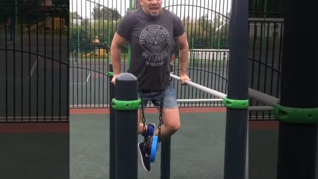 Отжимания на брусьях с небольшим весом смотреть онлайн