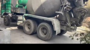 Заливка 1 миксером и бетононасосом! Миксер митсубиси SU