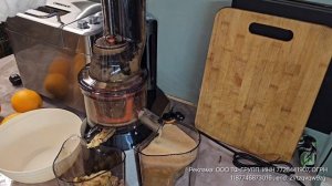 Свежевыжатый сок с помощью соковыжималки OBERHOF DRUCKEN Q-12/?