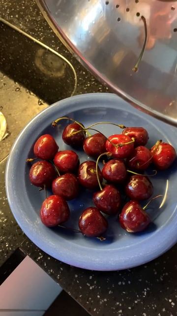 Вкуснейшая сладкая черешня! Приятного аппетита#еда #з? смотреть онлайн
