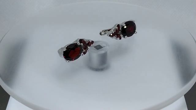 Серьги с натуральными мозамбикскими гранатами 9х7 мм С смотреть онлайн