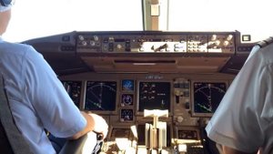 "Boeing 777-200 вид из кабины"