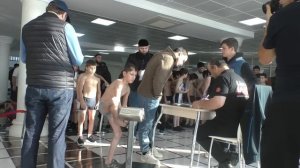 Взвешивание борцов на турнире Кингдом.