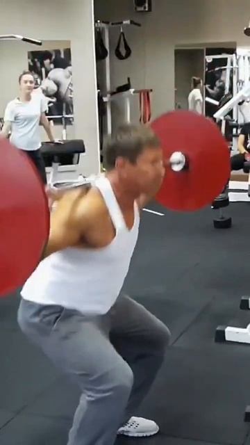 Глубокий присед. #присед #приседания #бодибилдинг смотреть онлайн