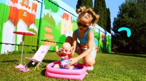 Майя и Лина купаются в бассейне 🌊 Шарики для воды, игр