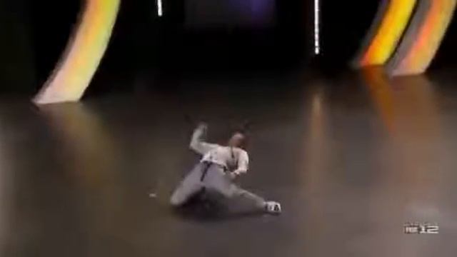 Парень взорвал зал на шоу талантов смотреть онлайн