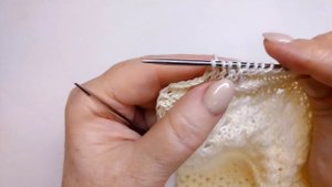 Закрытие петель проймы правой полочки.