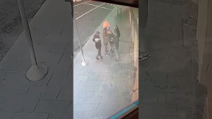 В Москве абу-бандиты толпой в крысу избили местного парня !!!