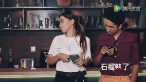 Прикол (баба чихнула)