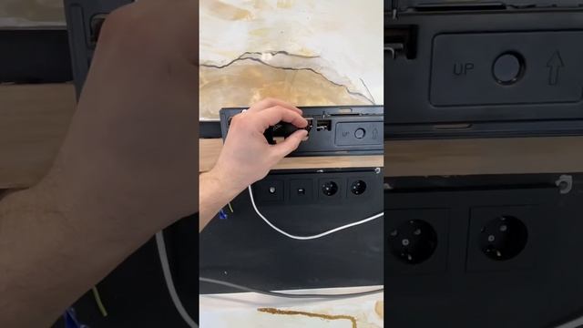 Как повесить Яндекс ТВ станцию ПРО с Алисой 65“ на родн смотреть онлайн