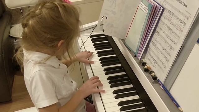 Композиция: вечер с папой. Композитор и исполнитель: Варвара Щукина 7 лет. смотреть онлайн